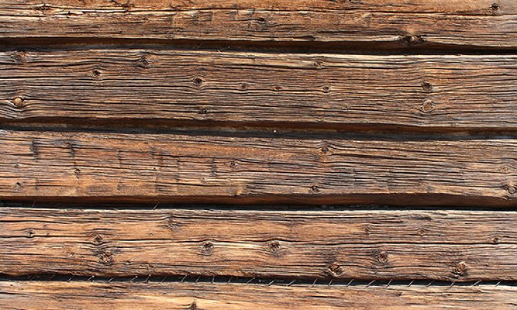 Planches de bois brut à Corrèze et sa région. E.V.A BOIS MARUT